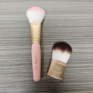 Too Faced Flatbuki Brushes includes mini flatbuki brush